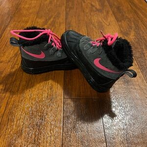 Nike Kids Boots in Black and Pink